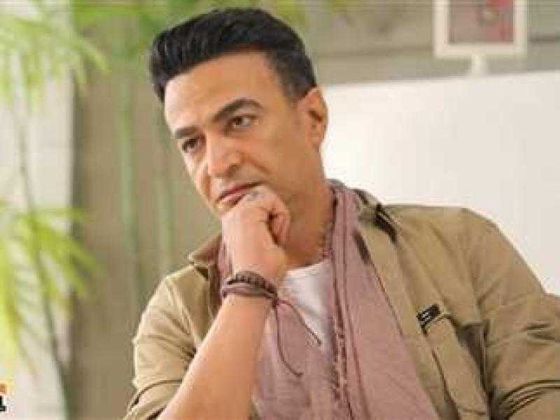 المطرب سمسم شهاب: ”أنا مجبر أغني في الكباريهات ومش هنفع أمد إيدي لحد”.. فيديو